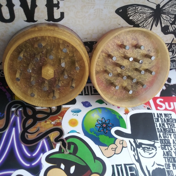 Spice Grinder Epoxy Resin Art 420 Bud Flower Grinders Handmade Pocket - Picture 9 of 16